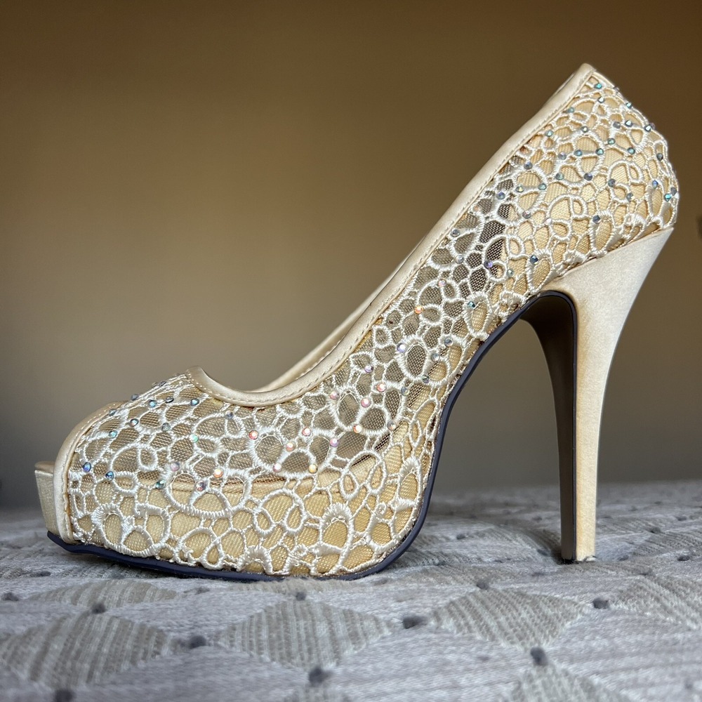 Lady Couture Ivy Women 8 EU 39 Peep Toe Gold Lace Mesh Stiletto Heels NIB Formal